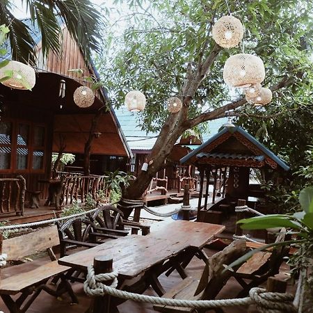 Ruennamyen Resort Amphawa Szamutszongkhram Kültér fotó