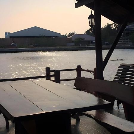 Ruennamyen Resort Amphawa Szamutszongkhram Kültér fotó