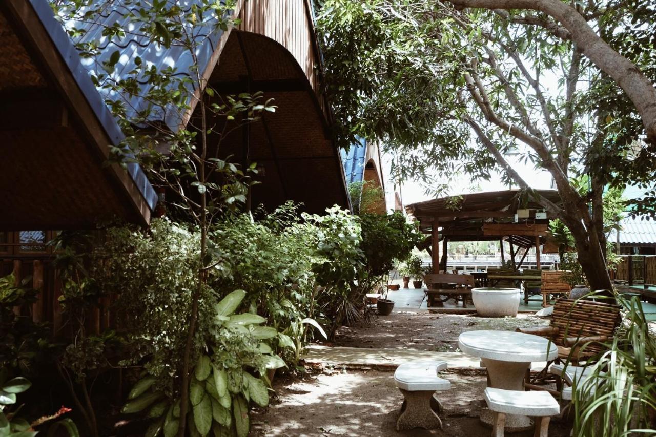 Ruennamyen Resort Amphawa Szamutszongkhram Kültér fotó