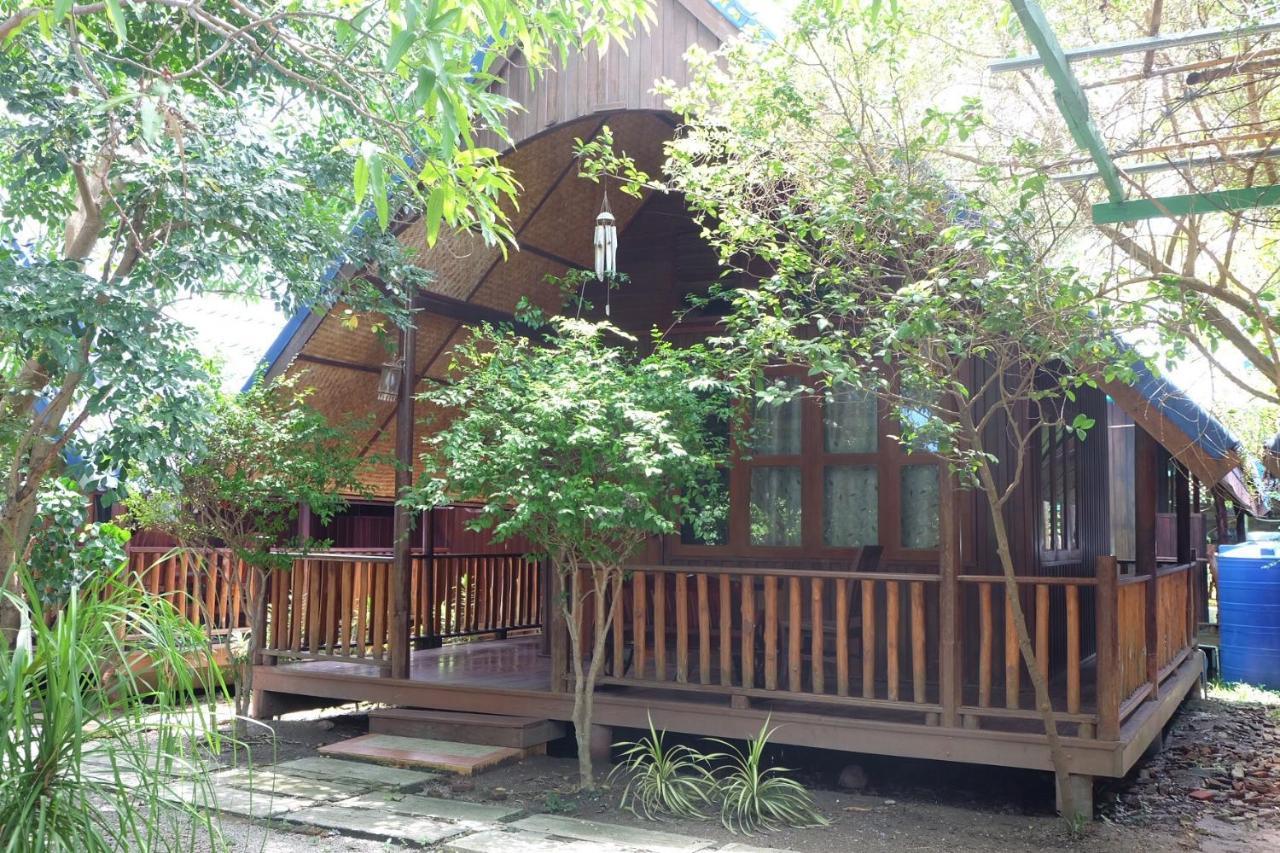 Ruennamyen Resort Amphawa Szamutszongkhram Kültér fotó